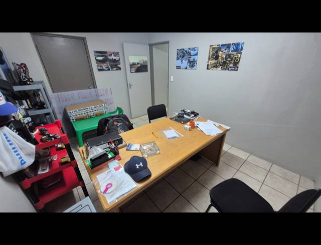 294M² FACTORY FOR SALE IN ANDERBOLT